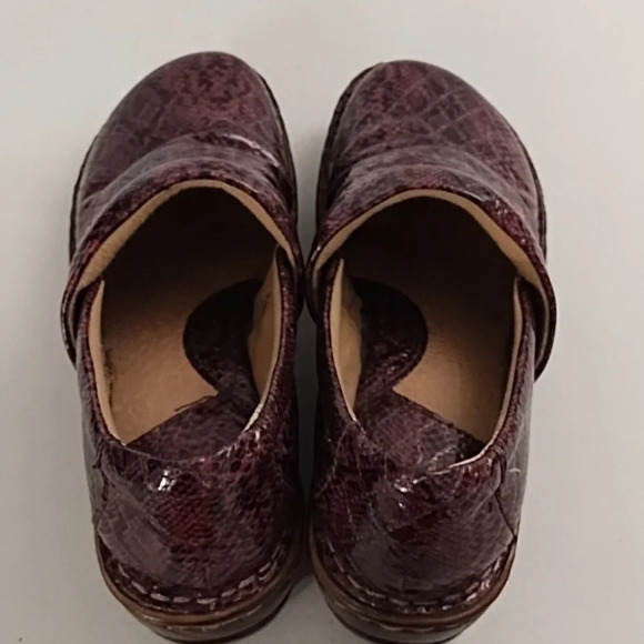 BOC Born Size 7 Plum Quilted Clog Shoes Comfy Peggy Quilted Snake Patent - Picture 10 of 11
